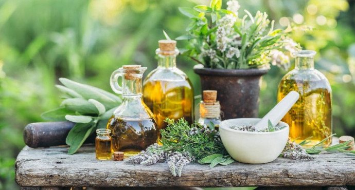 Holistic Healing with Aromatherapy: Benefits and Everyday Applications